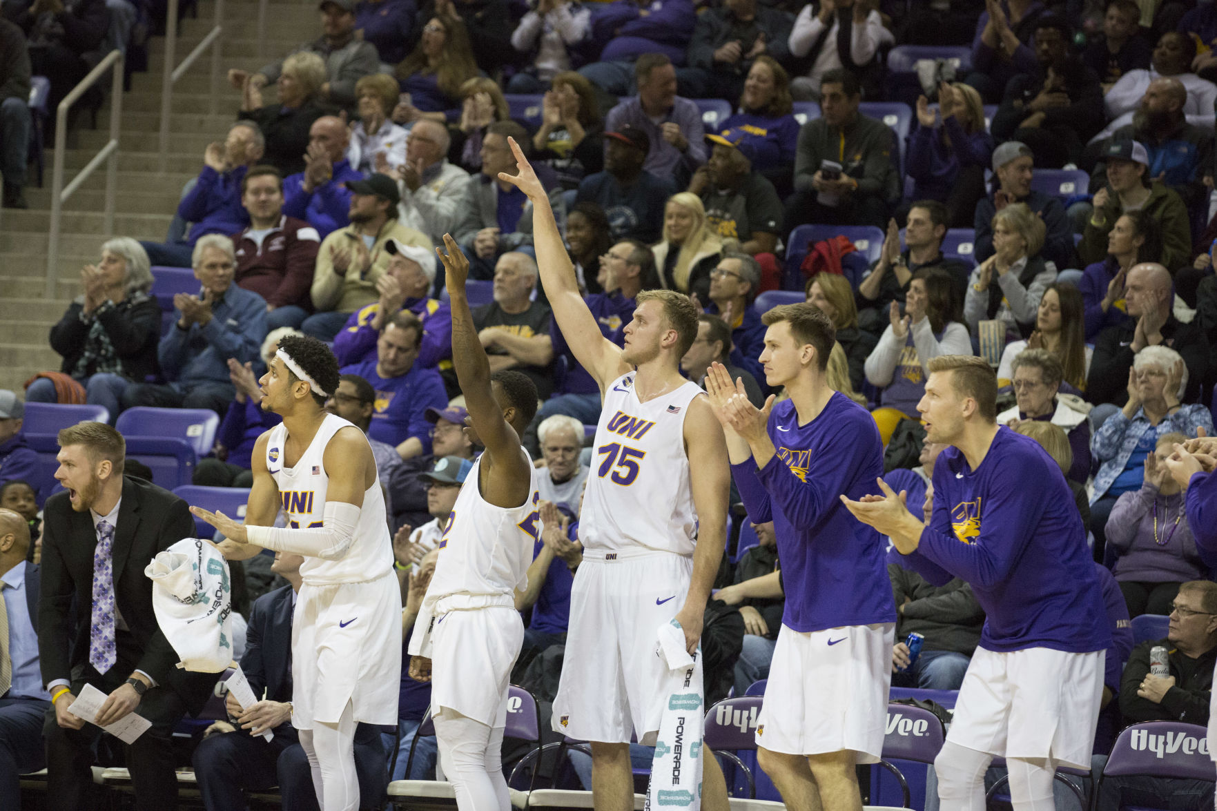 010420kw-uni-basketball-07
